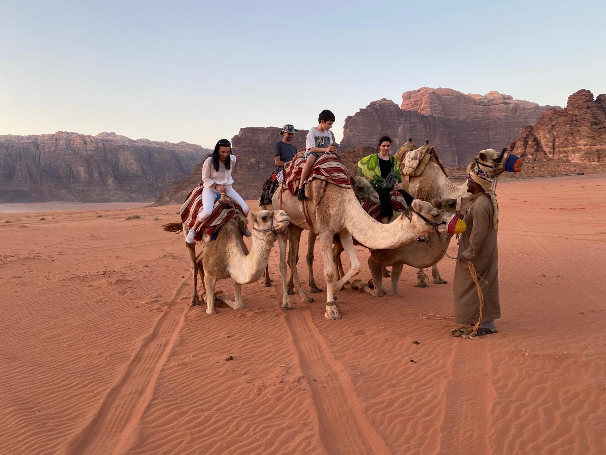 Bedouin Memories Camp Bed & Breakfast Вади Рум Екстериор снимка